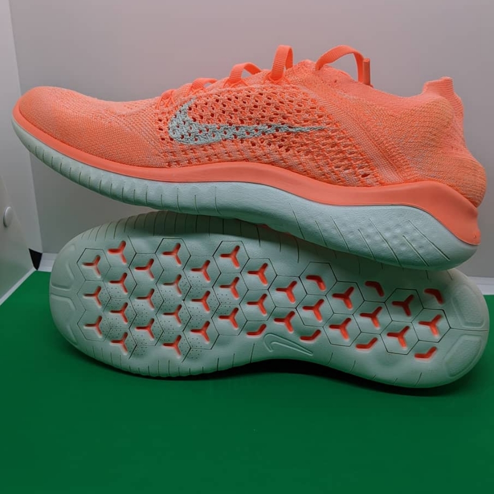 Nike flyknit 2018 size 11 womens unworn with box